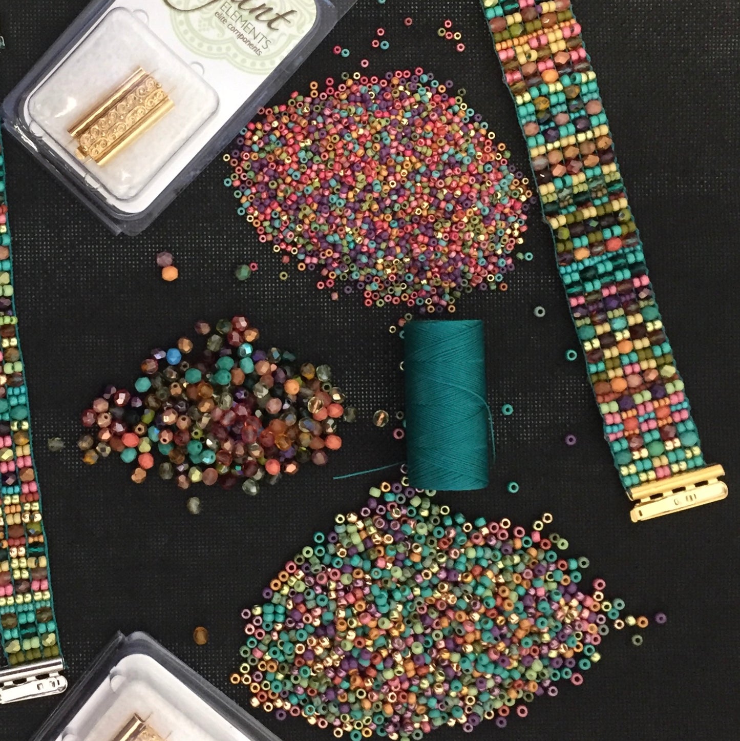 AmigozZ Kids Rainbow Rubber Bands for Bracelets Kit with Case 2400 Loom  Bands DIY Crafting Bracelet